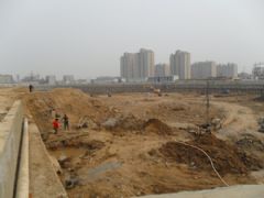 金世紀(jì)花園工地正在挖槽，項(xiàng)目價格暫未對外公布
