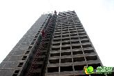 今年12月份就能入住的準(zhǔn)現(xiàn)房 現(xiàn)正在裝飾外立面中