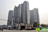 遠(yuǎn)洋·新興公館玻璃開(kāi)始安裝 外立面也開(kāi)始刷新啦