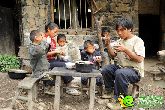 新卓愛(ài)心公益“衣舊溫暖”行動(dòng)啟幕