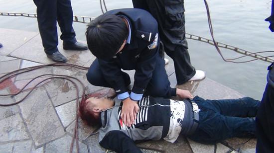 邯郸两男子酒后坠湖 民警奋力抢救仍身亡