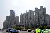 鑫都匯外立面粉刷工作即將完工  窗戶有序安裝中