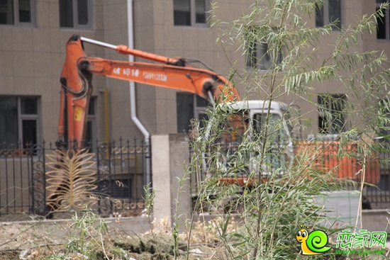 聯(lián)邦御景江山建設(shè)一期外圍道路 二期處于停工狀態(tài)