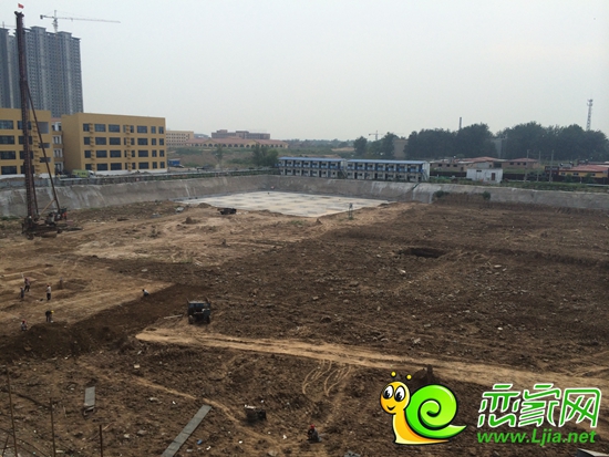 安聯(lián)釣魚臺(tái)壹號(hào)1-3#均在建中 二期土方現(xiàn)已完成