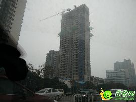 連城別苑四期最新實景圖：外立面和玻璃同步安裝中