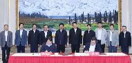 5月17日 中央政治局領(lǐng)導(dǎo)會(huì)見(jiàn)中船·漢光華府董事長(zhǎng)