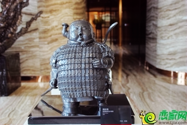 憨態(tài)可掬的雕塑
