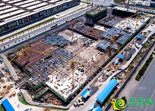 在建中的奧特萊斯
