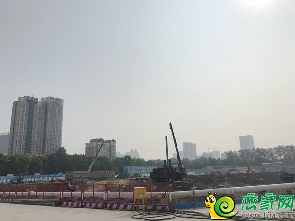 施工中的萬達(dá)廣場