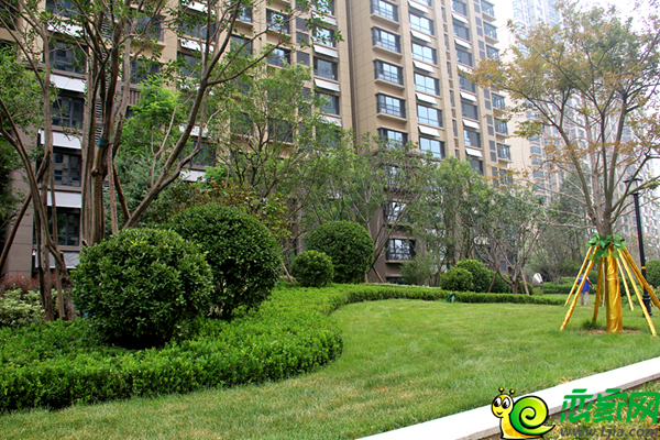 美的時代城園林實(shí)景