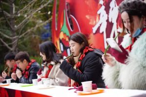 你敢來(lái)嗎？！挑戰(zhàn)味蕾極限，史上最skr的辣王爭(zhēng)霸賽火辣啟幕！