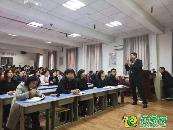 總經(jīng)理李繼軍先生現(xiàn)場講解實拍圖