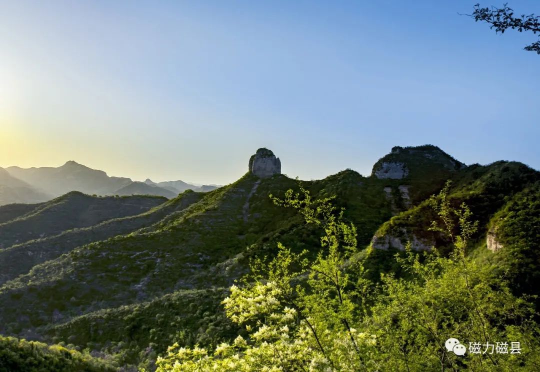 国内罕见,形态逼真的两大太行山体天然景观:观天佛和睡美人山▼