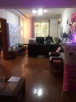 精裝修三樓，移動(dòng)大廈旁邊，送地下室
