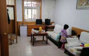 萬達(dá)商場(chǎng)，緊鄰中華大街，萬達(dá)