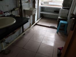 渚河路小學片內(nèi)低價房，四樓三室二廳