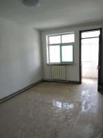 離外國(guó)語(yǔ)小學(xué)和邯鄲市23中都很近，片內(nèi)