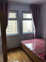同學(xué)回來過夜。性格平易近人，愛干凈的女（男）生