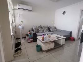 三中學區(qū)房 中心醫(yī)院附近  精裝兩居  帶全套家具家電  帶小房