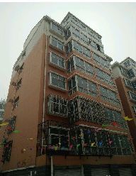 錦繡中華3層，帶地下室，急售