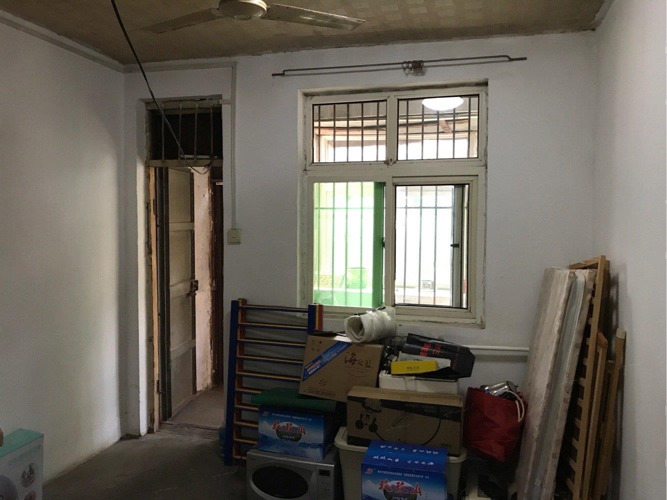光明南小學(xué) 羅城頭一號院 低樓層三室一廳老證  帶30平小院