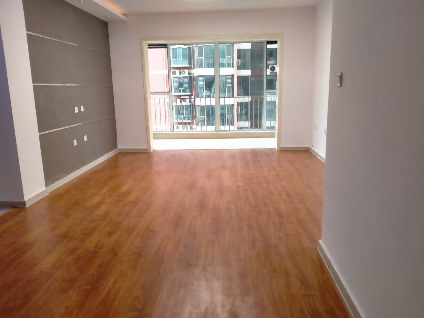 明珠花院D區(qū) 好樓層低價(jià) 有證可帶 看房方便有鑰匙