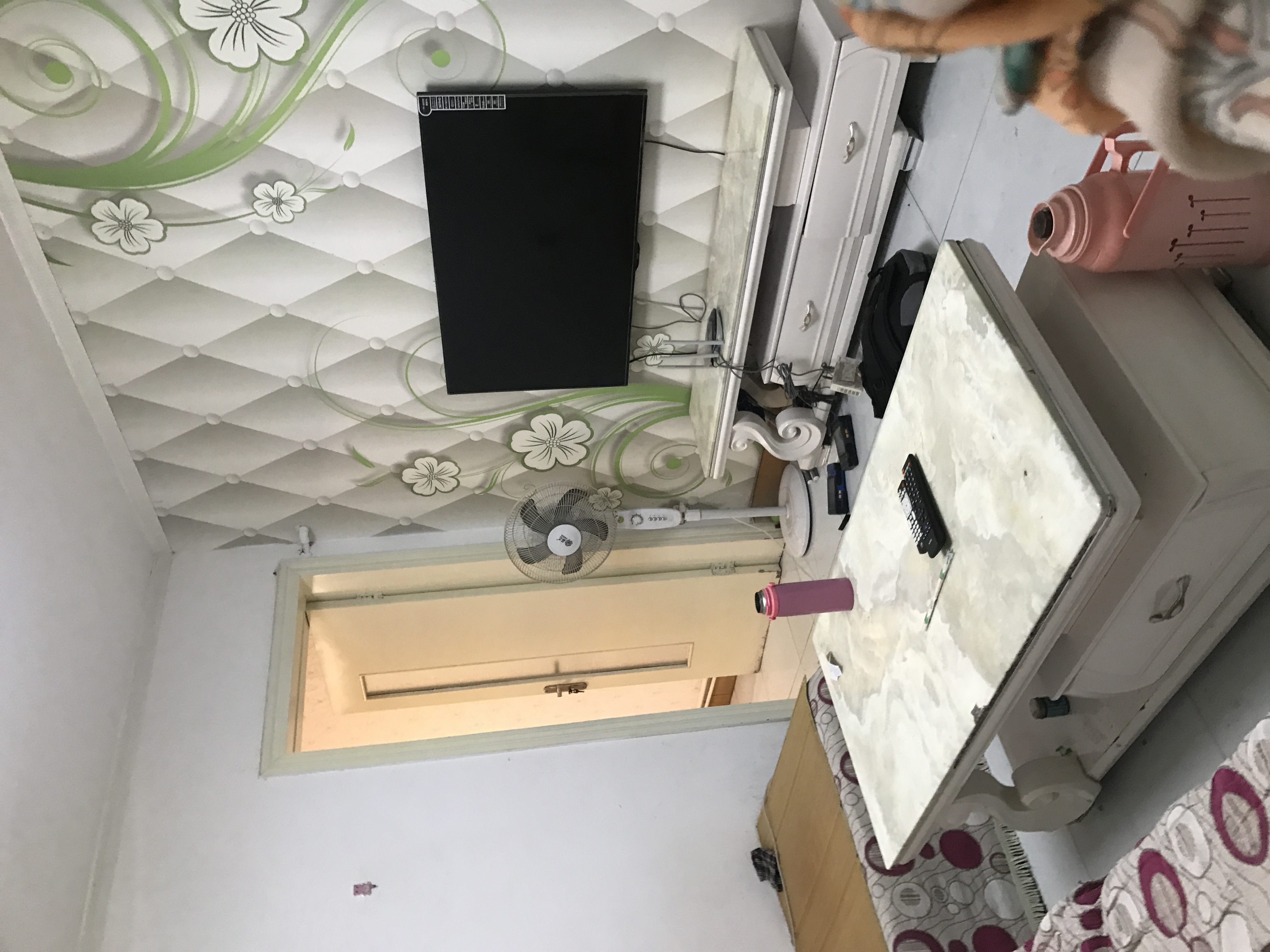 中心醫(yī)院 報社胡同 中層 精裝房