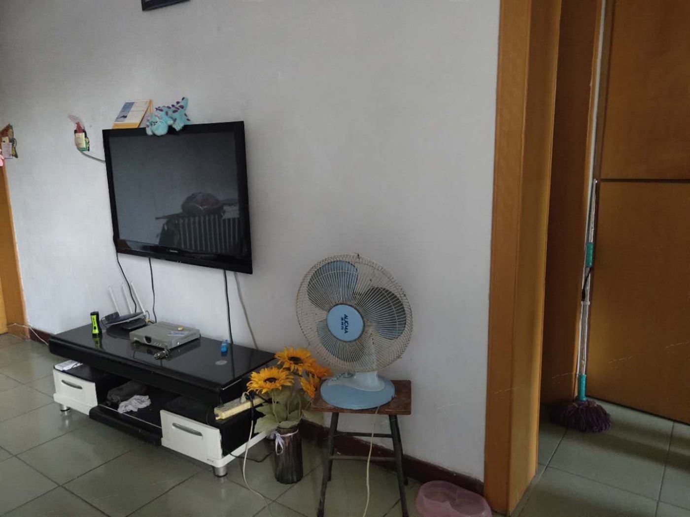 8300買育華小學 旁大小區(qū) 廣樂里 大兩居 南北通透老證