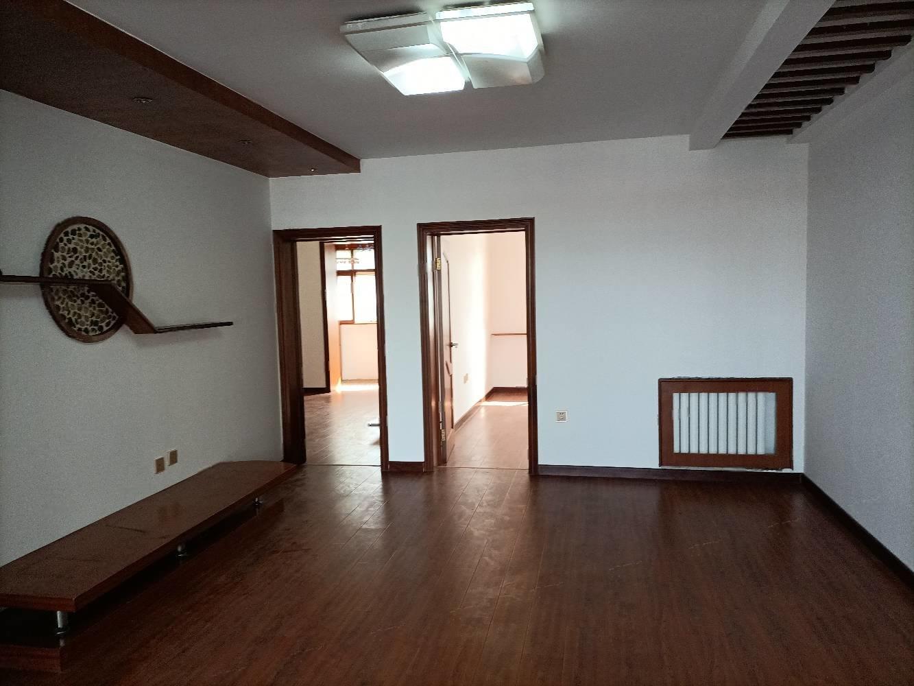 中華大街農(nóng)林路鴻運園利民街七號正大小區(qū)大三居