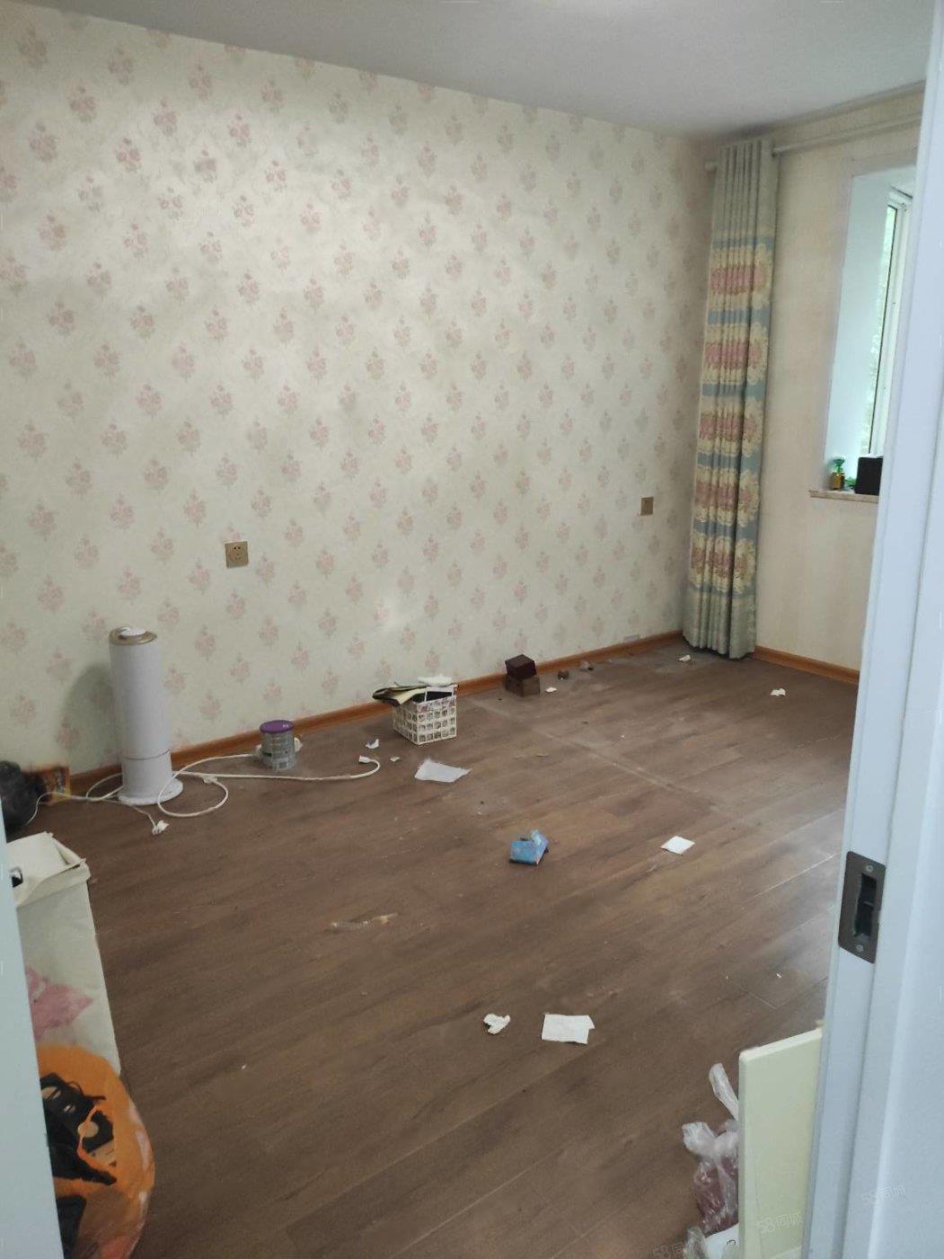 急售!十中 精裝建峰小區(qū)嶺南小學(xué)片內(nèi)兩室三樓 隨時看房