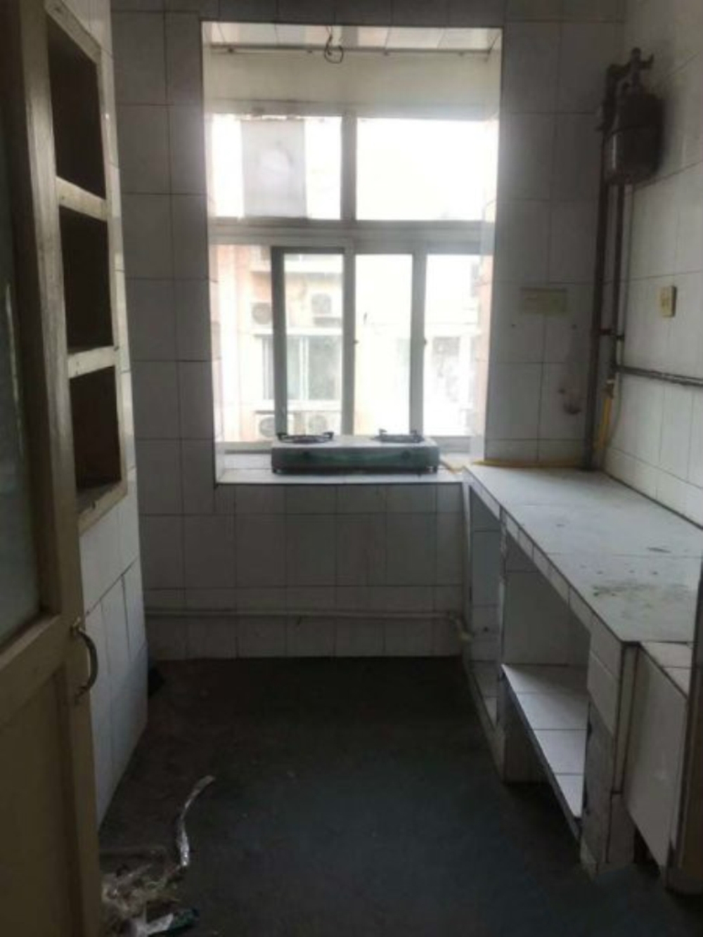 光明街中華巷兩室毛坯 低價(jià)出售