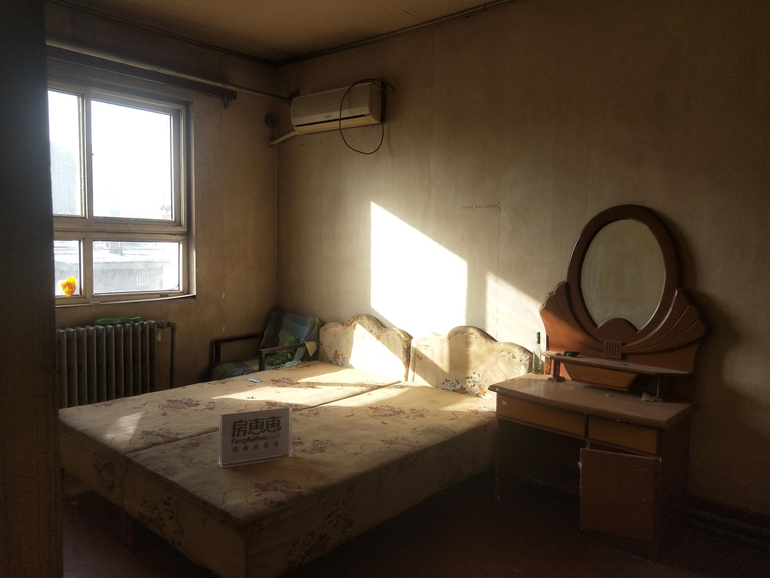 陵園路與邯山街附近 55平48萬 兩居 老證