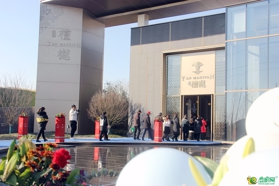 購房者進(jìn)入營銷中心