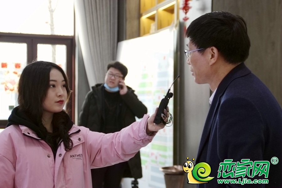 領(lǐng)導(dǎo)接受采訪