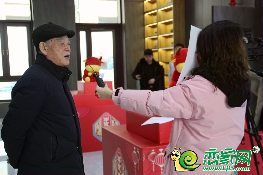 領(lǐng)導(dǎo)接受采訪