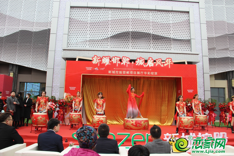 新城控股品牌館開放現(xiàn)場圖