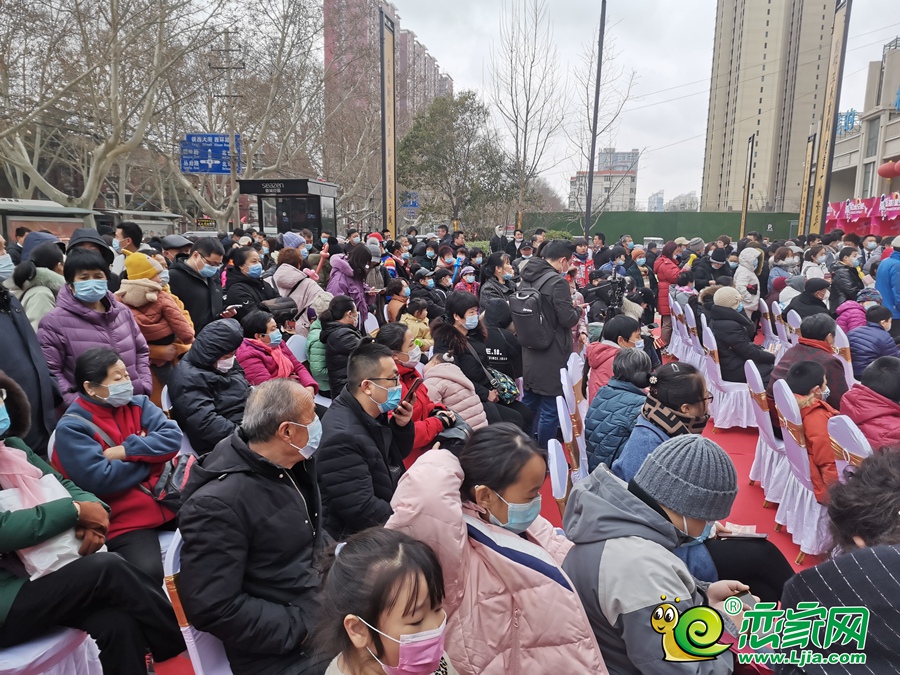 新城控股品牌館開放現(xiàn)場圖
