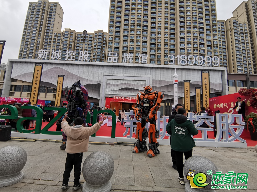 新城控股品牌館開放現(xiàn)場圖
