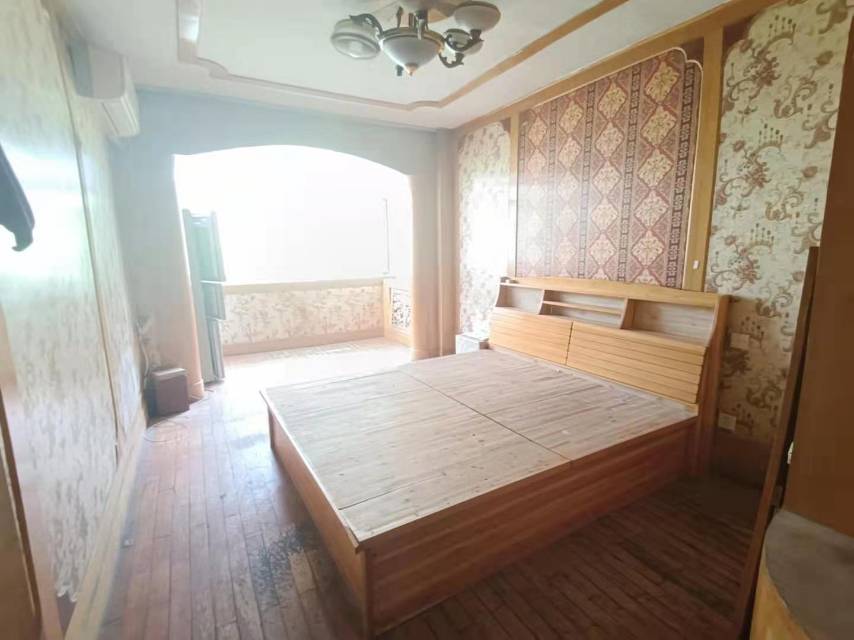勞動路82號院，57平56萬老證能貸款