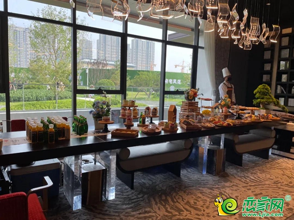 8月14日，邯鄲創(chuàng)宇·東望營銷中心暨樣板間傾世綻放