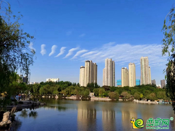 住在公園旁，你離理想生活只差一套房子的距離