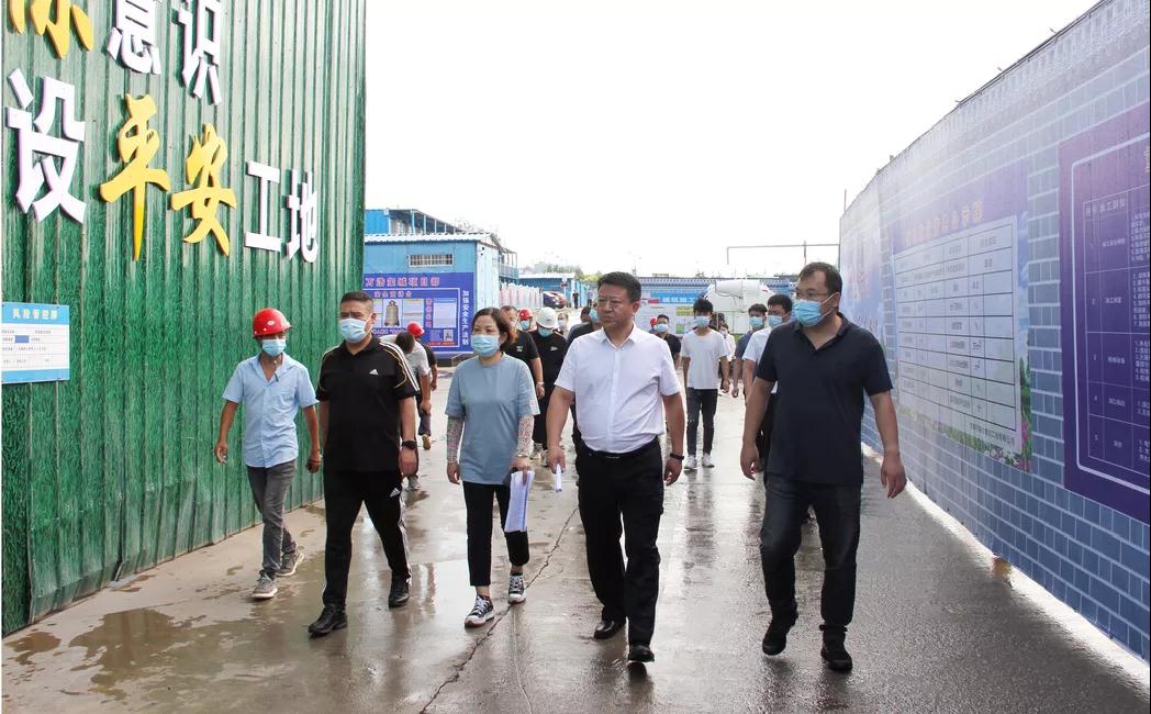 峰峰礦區(qū)住建局組織相關(guān)部門 觀摩萬(wàn)浩璽城項(xiàng)目揚(yáng)塵治理情況