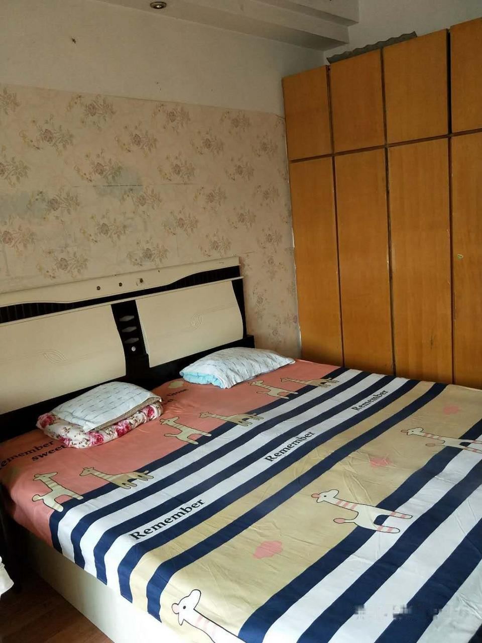 棉一生活區(qū) 老證唯一 首付18萬(wàn) 中裝修 送家具