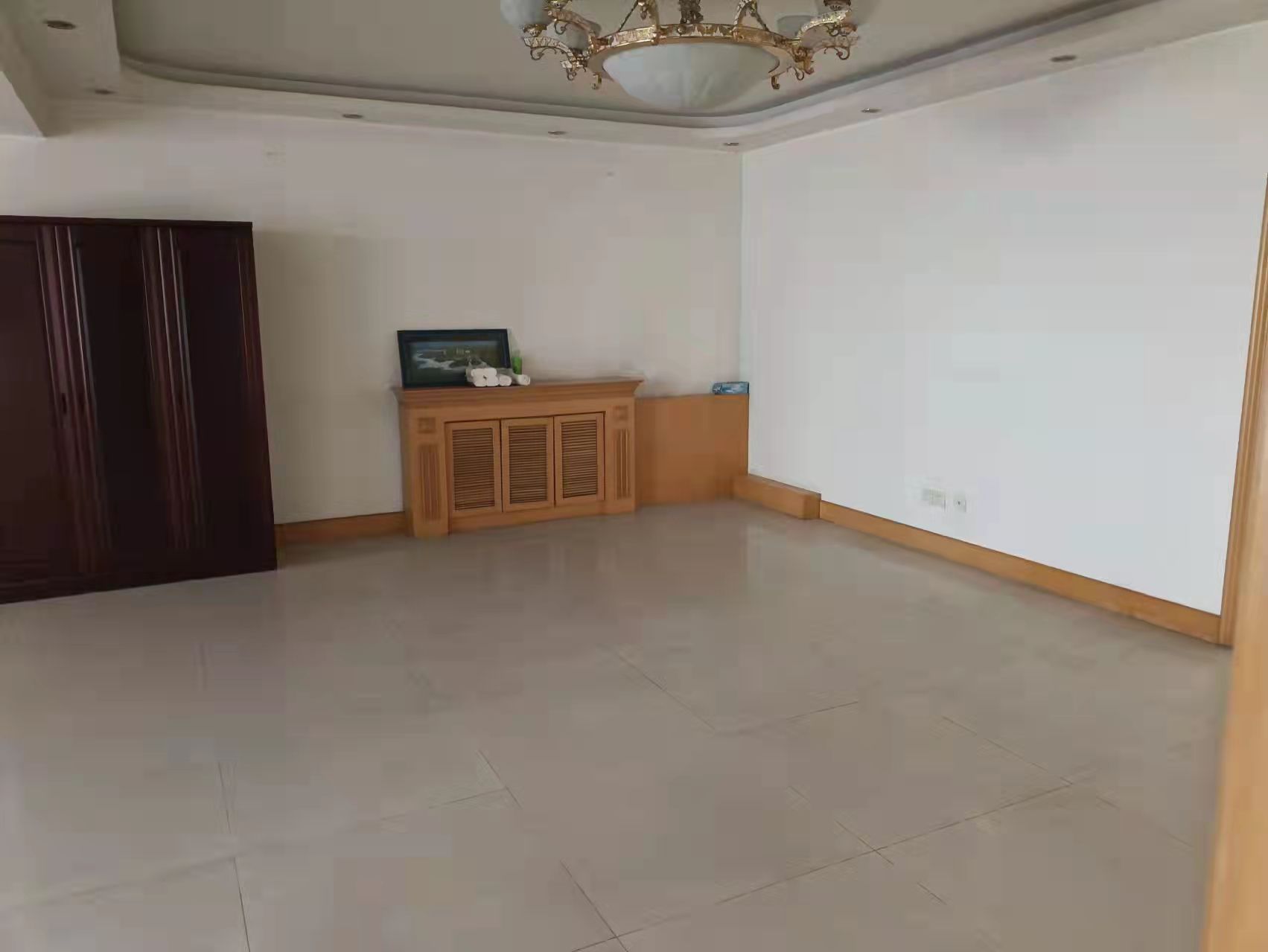 和平路和新丹蘭附近的，大三居