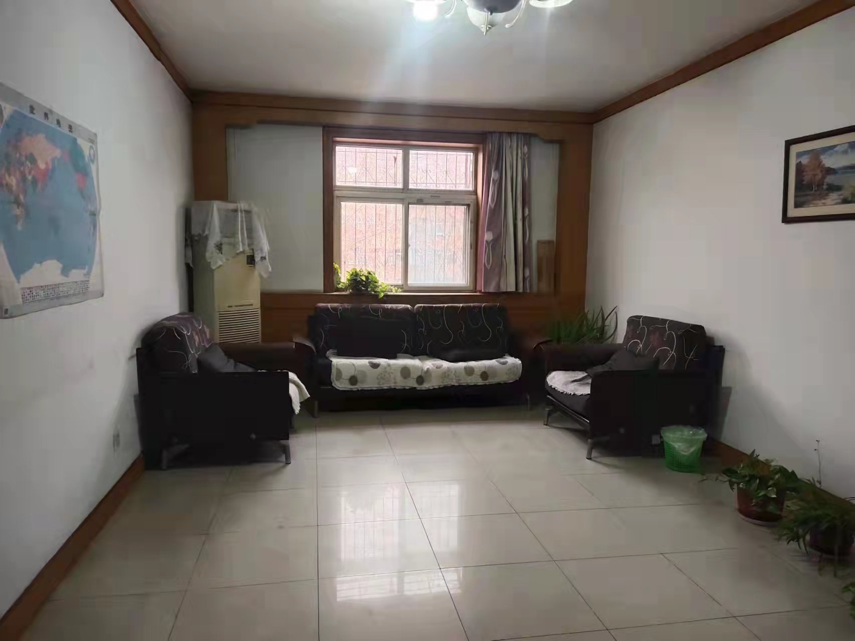 叢臺實(shí)驗(yàn)和11中，滏河街兩室兩廳，中間樓層，位置好