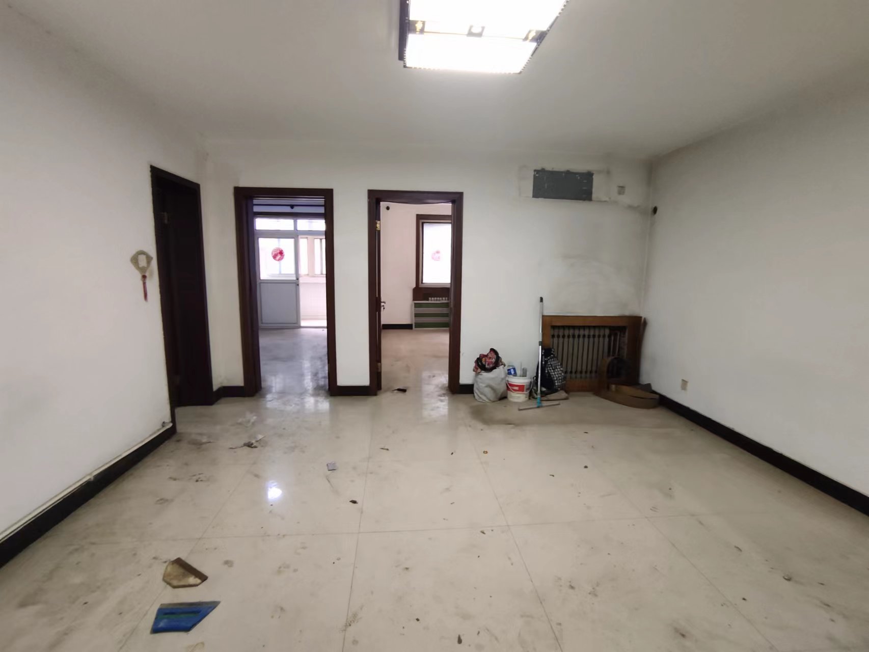 新上展覽路 11中 天元小區(qū) 一樓帶超大小院 老證可貸