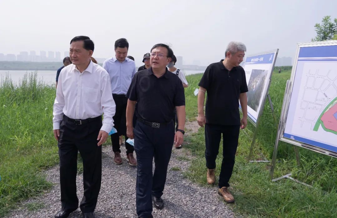 邯鄲市領(lǐng)導(dǎo)張永新帶隊(duì)到叢臺(tái)區(qū)調(diào)研邯鄲七彩文化城項(xiàng)目