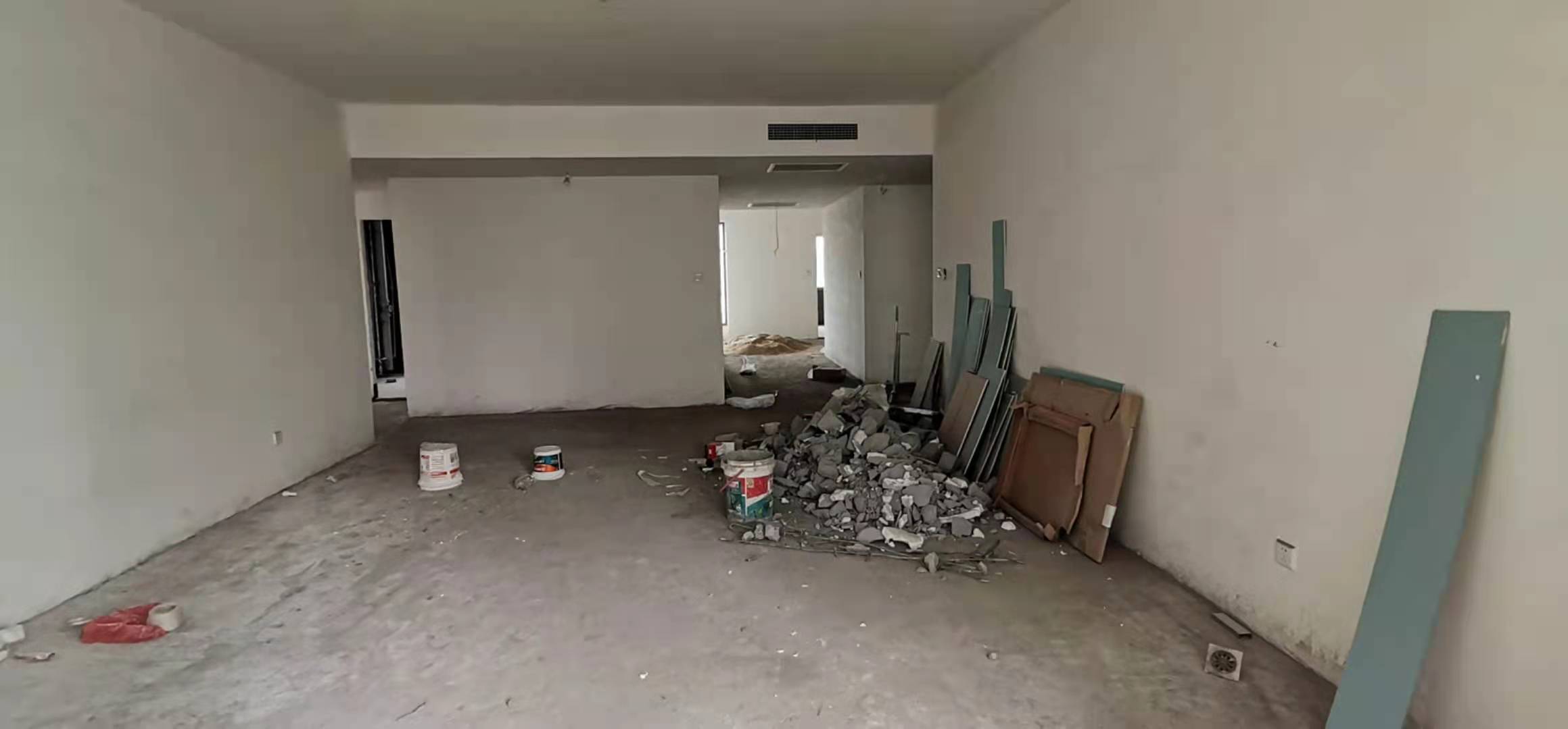 鑫域國際 樓王 有證可貸款 有鑰匙 四室兩廳三衛(wèi)