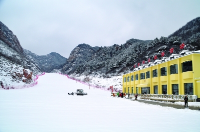 邯郸市首家滑雪场在武安七步沟景区建成