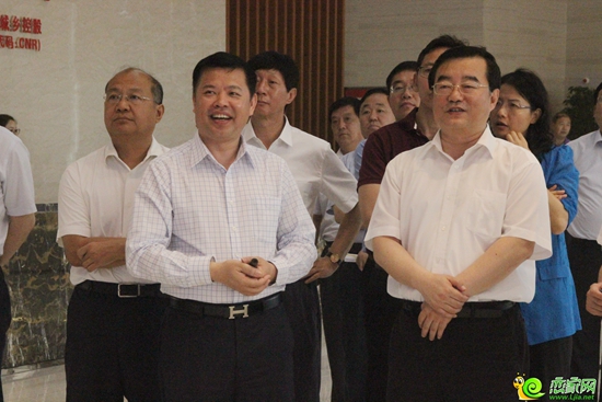 河北省长张庆伟莅临邯郸华耀城视察调研指导工作
